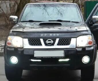 Дефлектор капота (мухобойка) NISSAN NP300 с 2008 г.в. (Ниссан НП300) Вип Тюнинг